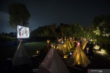 Bioskop tenda di ruang terbuka