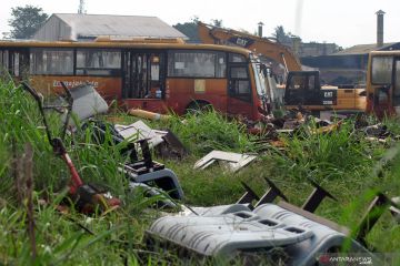 Hoaks! Foto bus TransJakarta terbengkalai peninggalan Ahok