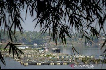 Jabar tertibkan 500 keramba jaring apung terkait Program Citarum Harum