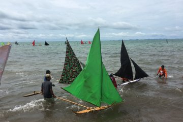 Lomba Jong di pantai Barelang
