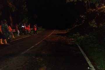 Tebing longsor di Desa Glempang, BPBD Banjarenagara lakukan penanganan