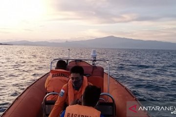 Tim SAR cari dua orang tenggelam di Perairan Pulau Kelang-Maluku