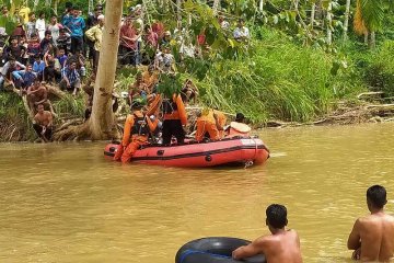 Tim SAR evakuasi jenazah nelayan di Aceh Utara