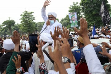 Habib Rizieq Shihab tiba di Bandara Soekarno Hatta