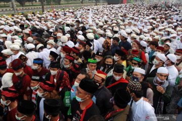 Massa menjemput Habib Rizieq Shihab