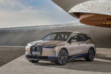 BMW iX, sang penantang Tesla di Amerika Serikat