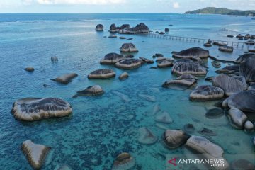 Menikmati keindahan situs geologi Alif Stone di Natuna