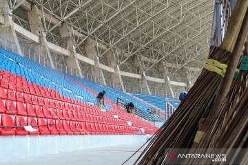 Petugas berjibaku bersihkan venue pembukaan MTQ Nasional