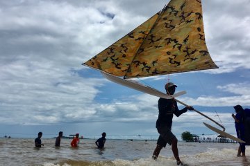 Jong sampan mini mainan warga pesisir