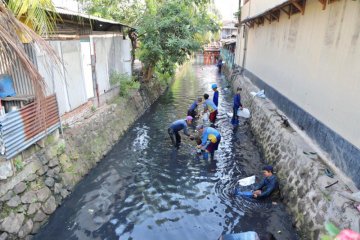 Antisipasi banjir, saluran inlet 4 Tanjung Priok dikeruk