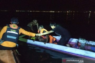 Kapal terbalik, Tim SAR evakuasi empat nelayan di Kolaka