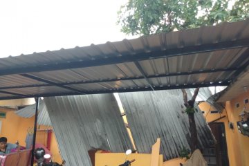 Puting beliung sebabkan 25 rumah warga rusak di Mataram