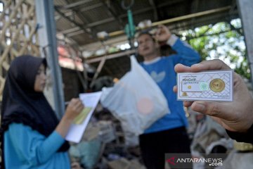 Menabung emas di Bank Sampah