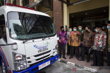 Menteri BUMN sambangi PBNU, serahkan bantuan Mobile Diagnostic Real Time PCR