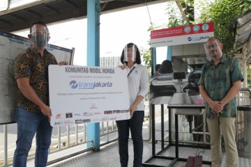 Klub mobil Honda berikan fasilitas cuci tangan di lima halte TJ