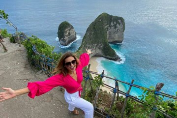 Indah Kalalo promosikan keindahan Nusa Penida