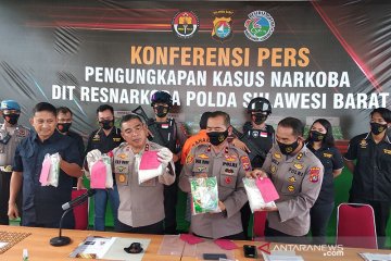 Polda Sulbar gagalkan pengiriman lima kilogram sabu