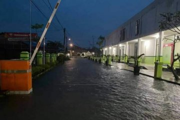 Hujan deras di Sambas sebabkan sejumlah lokasi banjir