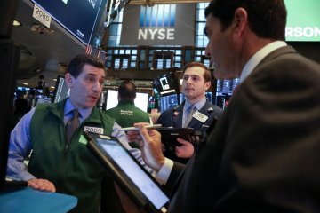 Wall Street dibuka jatuh setelah data pengangguran AS tetap tinggi