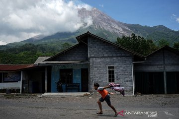 Suara guguran terdengar 3 kali dari Gunung Merapi