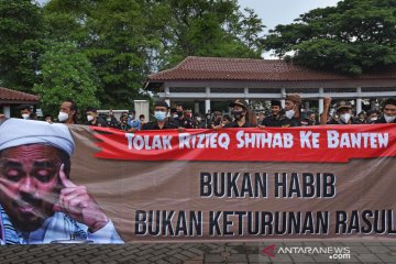 Demo tolak Rizieq Shihab di Serang