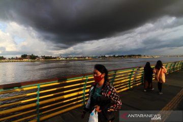 BMKG: Pusaran angin di Kalimantan dan Bali picu peningkatan awan hujan
