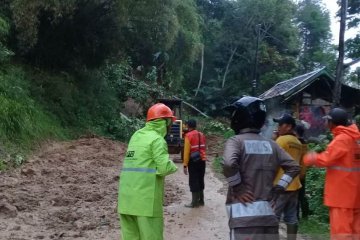 Jalur selatan Cianjur untuk keempat kalinya diterjang longsor