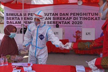 Simulasi pemungutan suara Pilkada Serentak di Serang, Banten