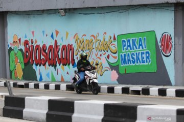 Kampanye protokol kesehatan melalui mural di dinding