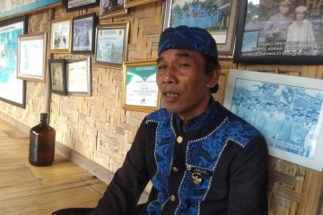 Tetua adat Baduy musnahkan madu palsu