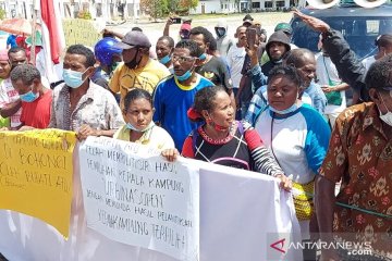 Masyarakat Raja Ampat demo, tuntut Kepala Kampung Urbinasopen dilantik