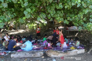 Mahasiswa Universitas Negeri Padang dampingi siswa belajar daring