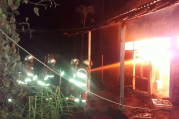 Rumah penjaga sekolah SMK 57 Jakarta terbakar akibat korsleting