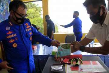 Polisi temukan jenasah seorang pria di atas kapal nelayan