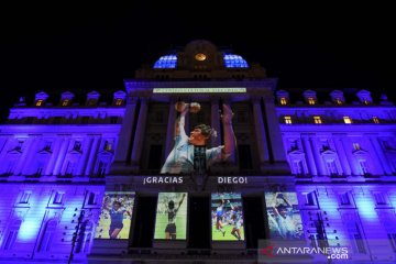 Penggemar meratapi kepergian Diego Maradona