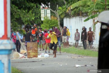 Unjuk rasa di Sorong ricuh