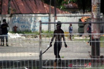 Demonstrasi Di Sorong Ricuh