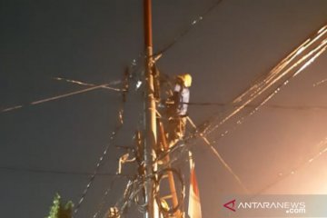 PLN: Korsleting  di Jalan Balai Pustaka akibat kabel tanah terbakar