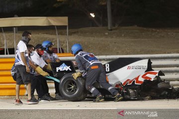 Grosjean lolos dari kecelakaan maut di lap pembuka Grand Prix Bahrain