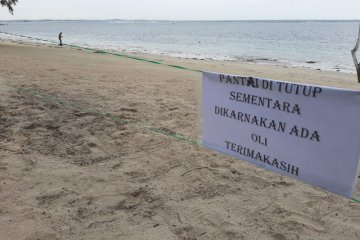 Limbah minyak hitam cemari pantai di Kabupaten Bintan