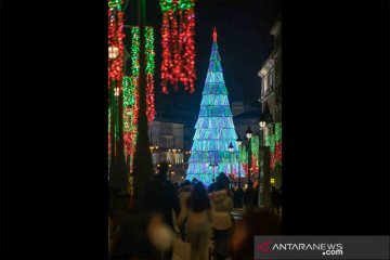 Menjelang perayaan Natal, Kota Madrid dihiasi lampu dekoratif