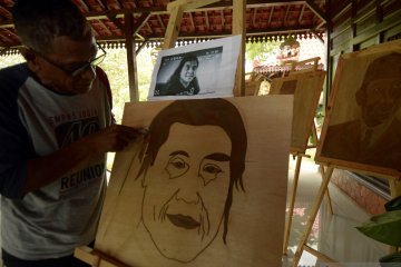 LUKISAN DARI LIMBAH DAUN KERING