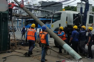 Tiang listrik patah di Matraman telah diperbaiki