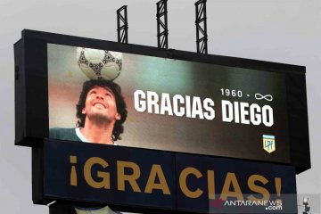 Legenda sepak bola Diego Maradona yang terus hidup di hati para pendukungnya