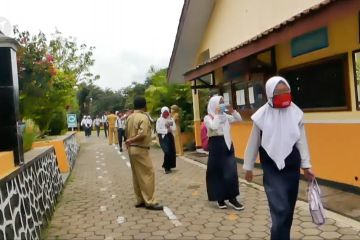 Epidemiolog sarankan sekolah tatap muka hanya untuk zona hijau dan kuning