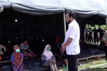 Tinjau pengungsian, Sri Sultan ingatkan pentingnya penyebaran informasi