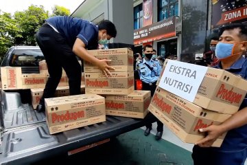 Kapolda Riau serahkan 22.680 bantuan obat untuk penanganan COVID-19 di lapas