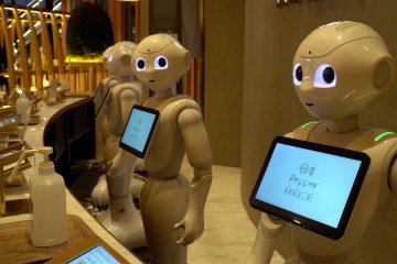 Perkenalkan! Tim robot pelayan di kafe Jepang