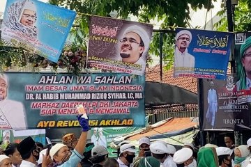 Suasana penyambutan kepulangan Rizieq Shihab di Petamburan