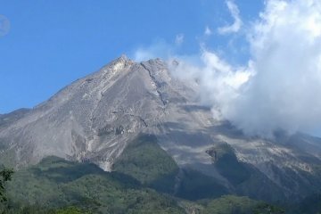 Gunung Merapi keluarkan dua kali guguran lava